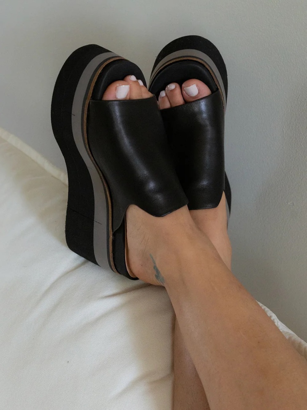 Naked Feet Women’s Flow Platform Sandal in Black Size 6 1/2